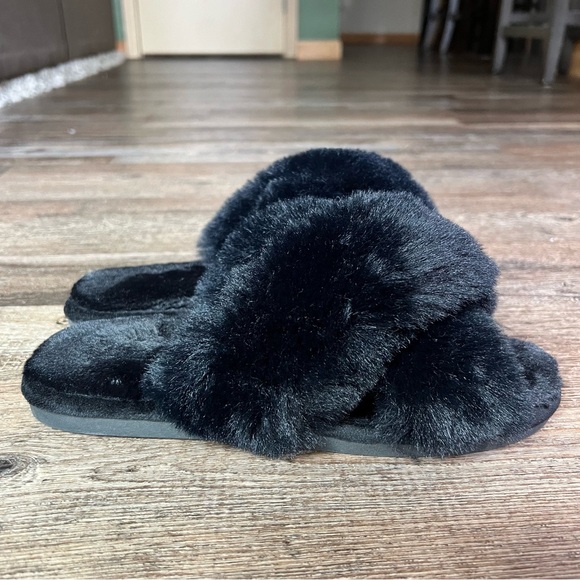 Luxurious Faux Fur Slippers - Black - Picture 1 of 6